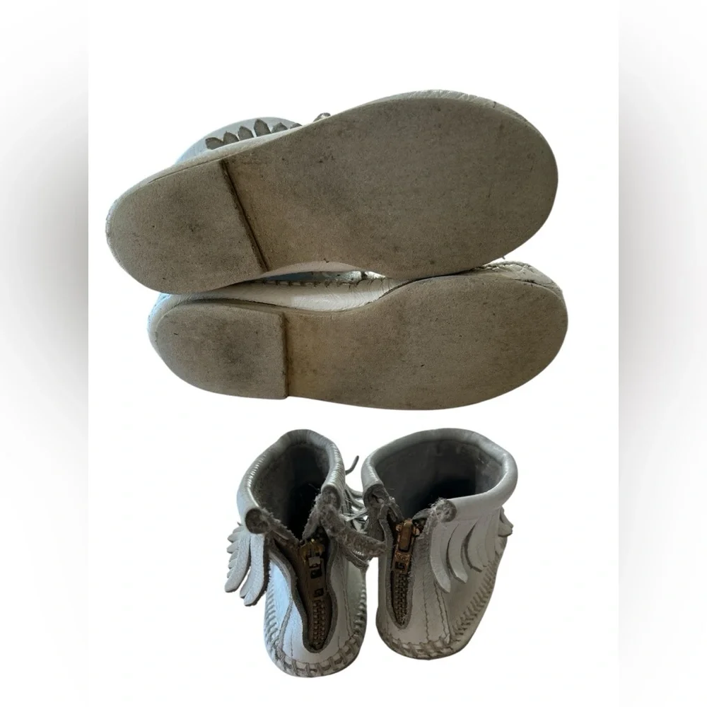Toddler girls Minnetonka moccasins
